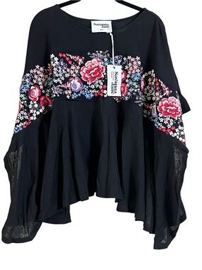 NWT Gorgeous Savanna Jane Black Flowy Blouse with Floral Embroidery - Size M/L